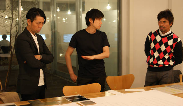 <strong>REVALUE NIPPN PROJECT CHARITY GALA 2013 with GUCCI</strong>　佐藤さん（左）とタッグを組んだのは、茶筅師の谷村丹後さん（中）とデザインエンジニアの田川欣哉（たがわ・きんや）さん