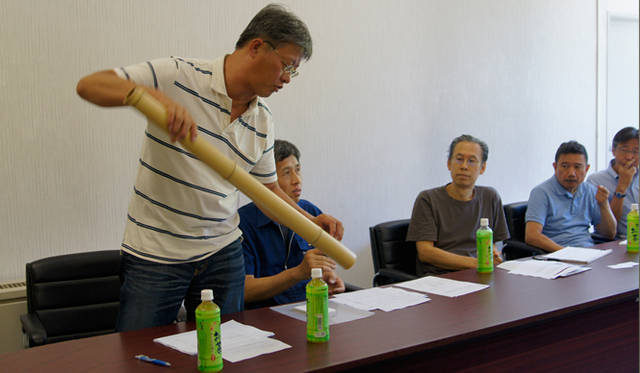 <strong>REVALUE NIPPN PROJECT CHARITY GALA 2013 with GUCCI</strong>　竹芸家の大塚祐司さん、京都市立芸術大学教授の山中晴夫さん、堀口豊太さん、塚田章さんと小山格平さんとともに、“人を柔らかく包む竹藪”のような茶室を設計した