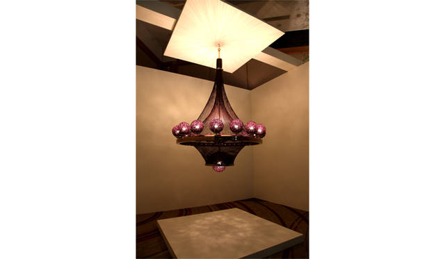 <strong>REVALUE NIPPN PROJECT CHARITY GALA 2013 with GUCCI</strong>　「テイク・アクション・ファンデーション」の代表理事を務める、中田英寿さん率いるチーム「Collaboration.5」は、竹の美しさを照明に活かしたシャンデリアを制作