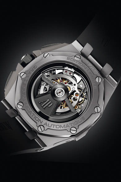 「ロイヤル オーク オフショア・グランド コンプリカシオン」自動巻き、チタンケース（ベゼル＆リュウズ＆クロノボタンはセラミック製）、世界限定3本、6300万円（予価）。6月発売予定