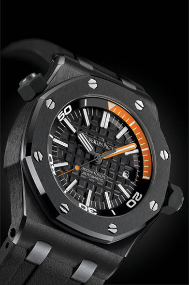 「ロイヤル オーク オフショア・グランド コンプリカシオン」自動巻き、チタンケース（ベゼル＆リュウズ＆クロノボタンはセラミック製）、世界限定3本、6300万円（予価）。6月発売予定