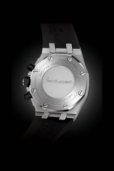 「ロイヤル オーク オフショア・グランド コンプリカシオン」自動巻き、チタンケース（ベゼル＆リュウズ＆クロノボタンはセラミック製）、世界限定3本、6300万円（予価）。6月発売予定