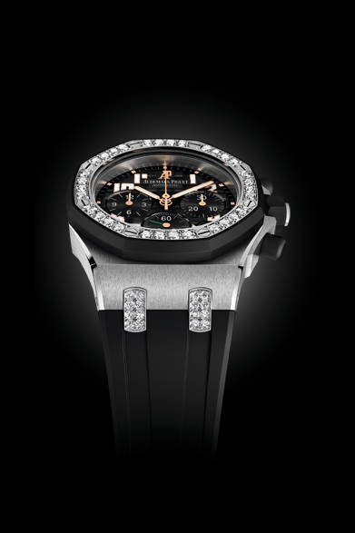 「ロイヤル オーク オフショア・グランド コンプリカシオン」自動巻き、チタンケース（ベゼル＆リュウズ＆クロノボタンはセラミック製）、世界限定3本、6300万円（予価）。6月発売予定