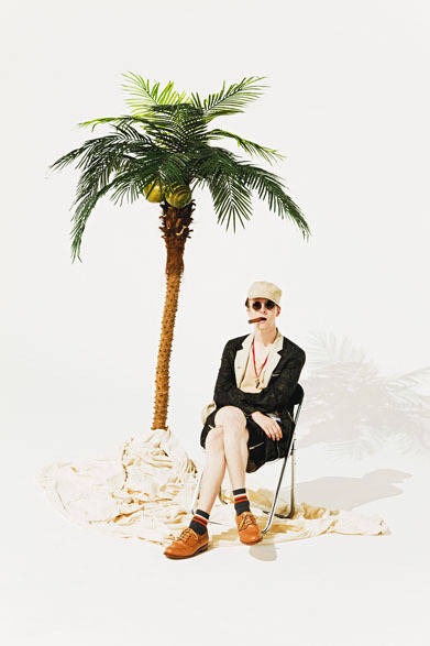 <strong>HUM & RAWER｜ハム & ロワー</strong>　2013春夏コレクション　リバーシブルジャケット6万900円、パイルタンクトップ7350円、リバーシブルショーツ3万1500円、ミリタリーキャップ7875円