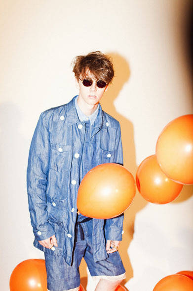 <strong>HUM & RAWER｜ハム & ロワー</strong>　2013春夏コレクション　デニムキューバコート4万9350円、デニムキューバシャツ2万9400円、デニムキューバショーツ3万450円