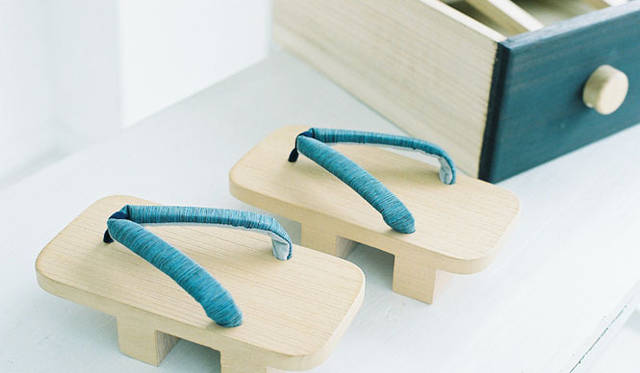 <strong>ISETAN MEN’S｜伊勢丹</strong>　「entoan」の下駄箱　下駄専用スペースもあり