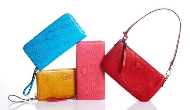 <strong>TOD’S｜トッズ</strong>　左から、オプティカルフラワー」ファスナー長財布（ブルー、イエロー）　各5万5650円、（ピンク） 5万8800円、ポーチ 6万900円