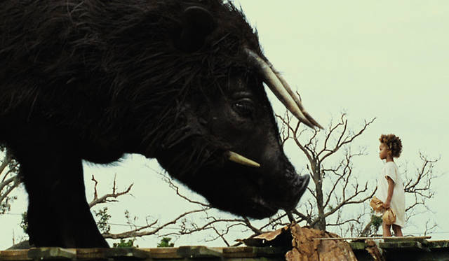 <strong>MOVIE｜『ハッシュパピー バスタブ島の少女』</strong>　© 2012 Cinereach Productions, LLC. All rights reserved