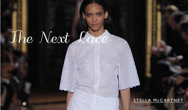 <strong>素材の存在感がきわだつ、カッティングレースに注目</strong><br />引き続き人気のレースだが、おなじレースでも壊れてしまいそうな繊細なレースではなく、この春夏は質感、量感のあるカッティングレースに注目を。トレンドキーワードのひとつである“トランスペアレント”はレースでも実現可能。レースの隙間から素肌やインナーを透かしてレイヤードを楽しむのもいいだろう。<br /><br />STELLA McCARTNEY（ステラ マッカートニー）