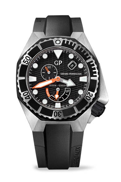 <strong>GIRARD-PERREGAUX│ジラール・ペルゴ「シーホーク」</strong><br />ベゼルはスティールだけでなく、ラバータイプの2種類がラインナップ