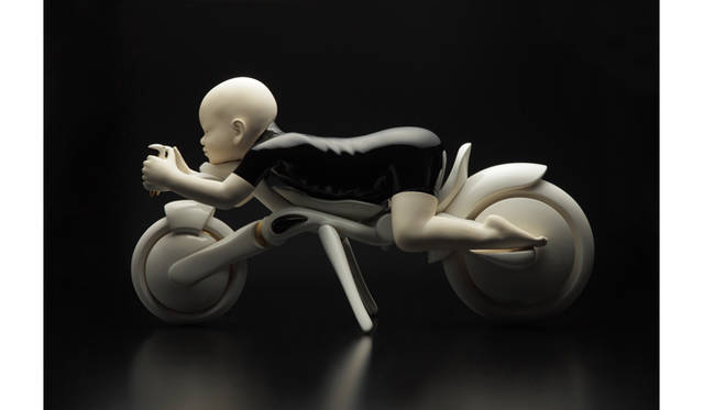 林 茂樹／《「OO-I」》／2011／磁器、接着剤、ステンレスボルト、ナット／H40cmxW80cmxD40cm／ART GALLERY X at Takashimaya