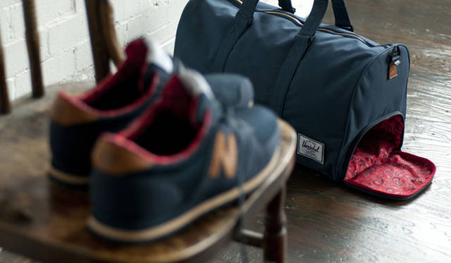 <strong>Herschel Supply｜ハーシェル サプライ</strong>　「Herschel Supply×New Balance」コラボレーション　ニューバランス「420」9240円、バッグ「NOVEL」1万3440円