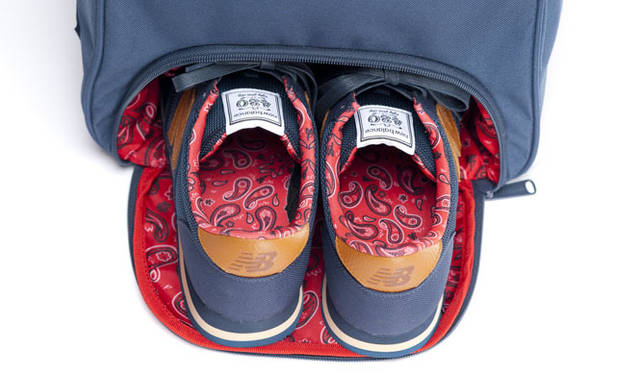 <strong>Herschel Supply｜ハーシェル サプライ</strong>　「Herschel Supply×New Balance」コラボレーション　ニューバランス「420」9240円、バッグ「NOVEL」1万3440円