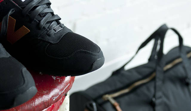 <strong>Herschel Supply｜ハーシェル サプライ</strong>　「Herschel Supply×New Balance」コラボレーション　ニューバランス「420」9240円、バッグ「NOVEL」1万3440円