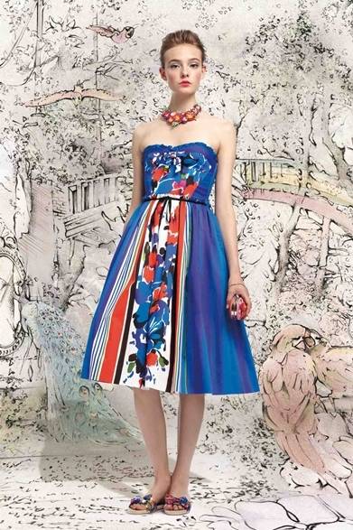 <strong>「カリビアン パラダイス」コレクション</strong><br />青山ブティクにて限定発売ドレス<br />発売日｜4月10日（水）より限定発売<br />価格｜13万5450円<br /><br />ヴァレンティノ インフォメーションデスク <br />Tel. 03-6384-3512<br />www.redvalentino.com 