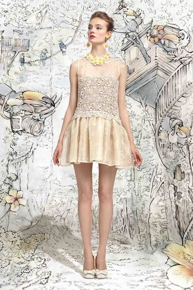 <strong>「サントロペ」コレクション</strong><br />ドレス　10万800円<br /><br />ヴァレンティノ インフォメーションデスク <br />Tel. 03-6384-3512<br />www.redvalentino.com