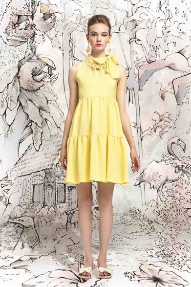 <strong>「サントロペ」コレクション</strong><br />ドレス　7万2450円<br /><br />ヴァレンティノ インフォメーションデスク <br />Tel. 03-6384-3512<br />www.redvalentino.com 