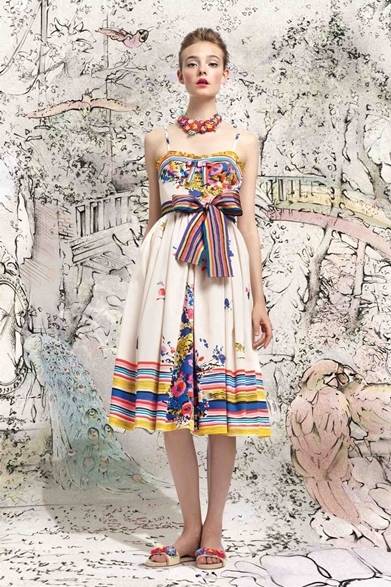 <strong>「カリビアン パラダイス」コレクション</strong><br />ドレス　13万5450円<br /><br />ヴァレンティノ インフォメーションデスク <br />Tel. 03-6384-3512<br />www.redvalentino.com 