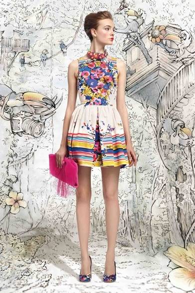 <strong>「カリビアン パラダイス」コレクション</strong><br />ドレス　10万5000円<br /><br />ヴァレンティノ インフォメーションデスク <br />Tel. 03-6384-3512<br />www.redvalentino.com