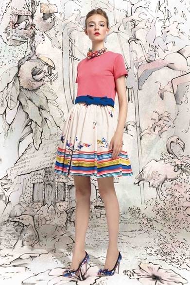 <strong>「カリビアン パラダイス」コレクション</strong><br />ニット　3万7800円<br />スカート　6万7200円<br /><br />ヴァレンティノ インフォメーションデスク <br />Tel. 03-6384-3512<br />www.redvalentino.com