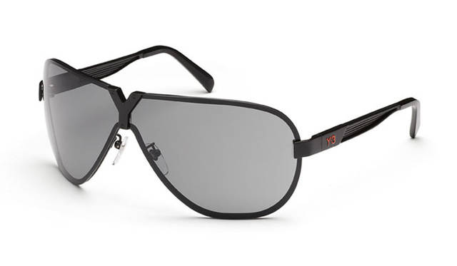 <strong>Y-3｜ワイスリー</strong>　「Y-3×Linda Farrow」コラボレーションアイウェア　モデル「AMODI」3万3075円