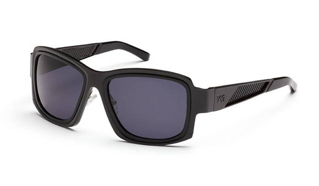 <strong>Y-3｜ワイスリー</strong>　「Y-3×Linda Farrow」コラボレーションアイウェア　モデル「DASMAY」3万3075円