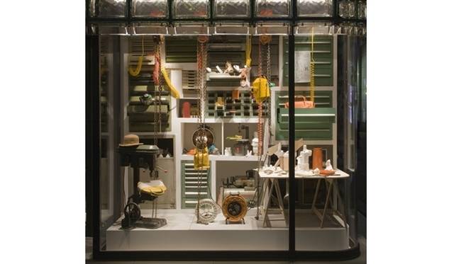 パラレル・ファクトリー / 2011 / 中古工作機械、中古スチール棚、中古工具、材木、アルミ端材、材木端材、プラモデル、プラモデル組み立て説明書 など / 撮影: 淺川 敏<br />Courtesy of MORI YU GALLERY