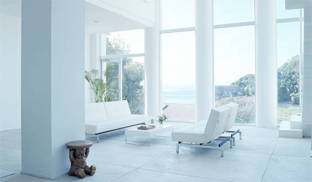 <strong>Nowhere resort｜ノーウェア リゾート</strong>　横須賀市秋谷「Nowhere but Akiya」　リビング　© Chiyoe Sugita