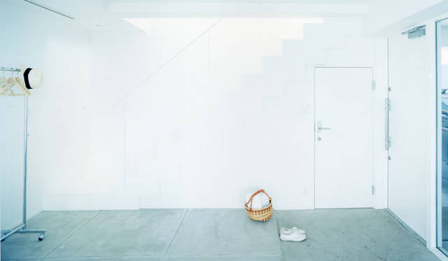 <strong>Nowhere resort｜ノーウェア リゾート</strong>　横須賀市秋谷「Nowhere but Akiya」　エントランスホール　© Chiyoe Sugita