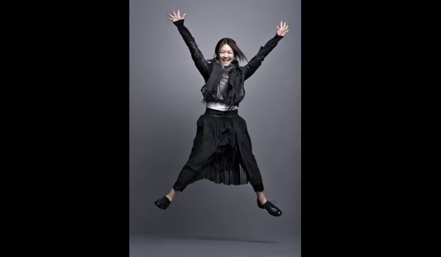 佐藤真海 Photo by Rowland KIRISHIMA<br /><br /> <strong>“Women on the Move「働く女性たち」”</strong><br /> 会場｜伊勢丹新宿店本館4階＝イーストパーク（クリエーターズエッグ）<br /> 会期｜2013年3月6日（水）から1年間<br /><br />  <strong>「REGULATION Yohji Yamamoto」</strong><br /> 場所｜ＪＲ大阪三越伊勢丹3階<br /> オープン｜2013年3月6日（水）