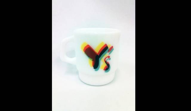 Y’s とFire King（ファイヤーキング）のコラボレーションのマグカップ（100個数量限定）　5775円<br /><br /> <strong>“Women on the Move「働く女性たち」”</strong><br /> 会場｜伊勢丹新宿店本館4階＝イーストパーク（クリエーターズエッグ）<br /> 会期｜2013年3月6日（水）から1年間<br /><br />  <strong>「REGULATION Yohji Yamamoto」</strong><br /> 場所｜ＪＲ大阪三越伊勢丹3階<br /> オープン｜2013年3月6日（水）
