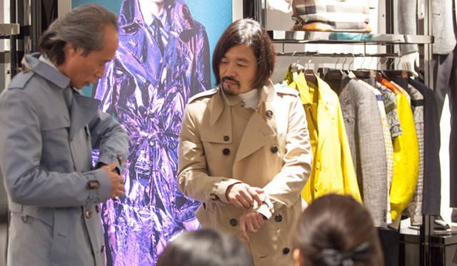 カフストラップインバーテットベント、アンブレラヨークやエポーレットなど、トレンチコートのディテールを一つひとつ解説