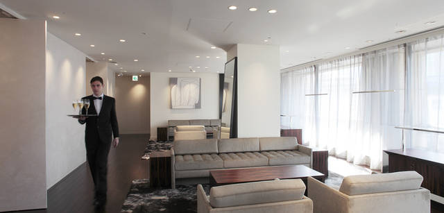 <strong>BARNEYS NEW YORK｜バーニーズ　ニューヨーク</strong>　「バーニーズ　ニューヨーク新宿店」パーソナルショッピングサービススペース　＜9階＞　9階と10階の2フロアにわたって「パーソナルショッピングサービススペース」を新設