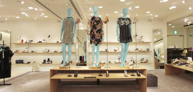 <strong>BARNEYS NEW YORK｜バーニーズ　ニューヨーク</strong>　「バーニーズ　ニューヨーク新宿店」ウィメンズフロアリニューアル　＜3階＞　「ニューヨークと言えば……」という代表的なブランドを中心に取り扱う3階