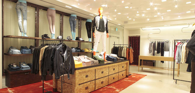 <strong>BARNEYS NEW YORK｜バーニーズ　ニューヨーク</strong>　「バーニーズ　ニューヨーク新宿店」ウィメンズフロアリニューアル　＜2階＞　