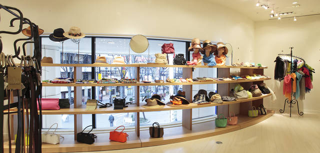 <strong>BARNEYS NEW YORK｜バーニーズ　ニューヨーク</strong>　「バーニーズ　ニューヨーク新宿店」ウィメンズフロアリニューアル　＜2階＞　