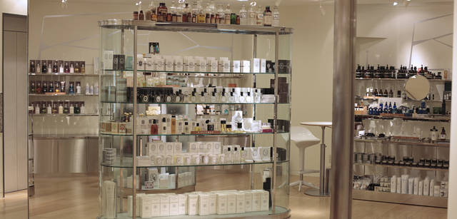 <strong>BARNEYS NEW YORK｜バーニーズ　ニューヨーク</strong>　「バーニーズ　ニューヨーク新宿店」ウィメンズフロアリニューアル　＜地下1階＞　フレグランス、スキンケアなどの「アポセカリー」