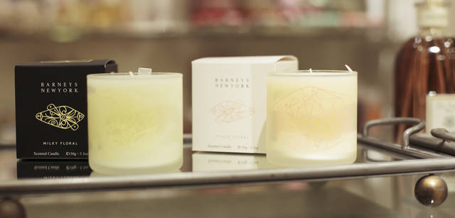 <strong>BARNEYS NEW YORK｜バーニーズ　ニューヨーク</strong>　「バーニーズ　ニューヨーク新宿店」ウィメンズフロアリニューアル　＜地下1階＞　ジョン＝ポール・フィリピデザインのオリジナルキャンドル