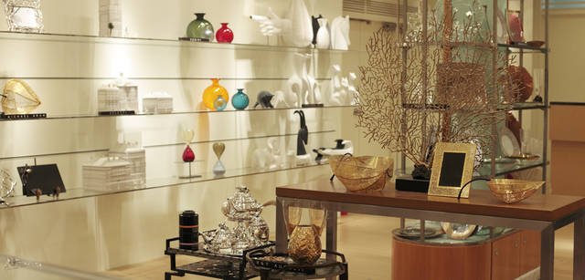 <strong>BARNEYS NEW YORK｜バーニーズ　ニューヨーク</strong>　「バーニーズ　ニューヨーク新宿店」ウィメンズフロアリニューアル　＜地下1階＞　