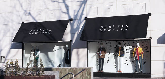 <strong>BARNEYS NEW YORK｜バーニーズ　ニューヨーク</strong>　ファサードのウォーニング（庇）は、赤から黒へ変更