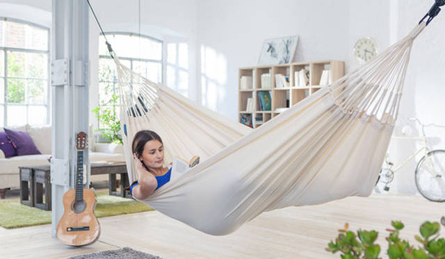 <strong>LIVING MOTIF｜リビング・モティーフ</strong>　ハンモック「LA SIESTA（ラ シエスタ）」　＜新入荷＞MODESTA 1人用ハンモック 1万3230円（カラー：ホワイト、布部分幅：140cm　全長：300cm、耐荷重：120kg、素材：オーガニックコットン100％）