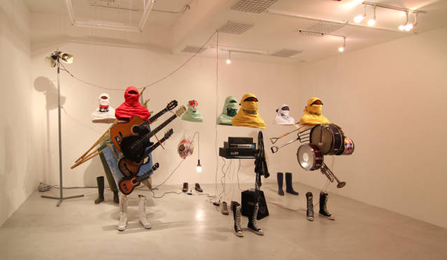 <strong>アートフェア東京2013｜ディスカバー・アジア</strong>　Jompet Kuswidananto／《The Contingent #5》／2012／mixed media installation／variable size／courtesy of NANZUKA