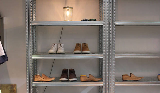 <strong>The Tastemakers & Co.</strong>　南青山The Tastemakers & Co. 「THE GOOD STUFF」　The Tastemakers & Co.がイタリアのベンチメイドシューメイカー「VITTORIO SPERNANZONI」に別注したスニーカー。ほかにチャッカタイプのブーツもある