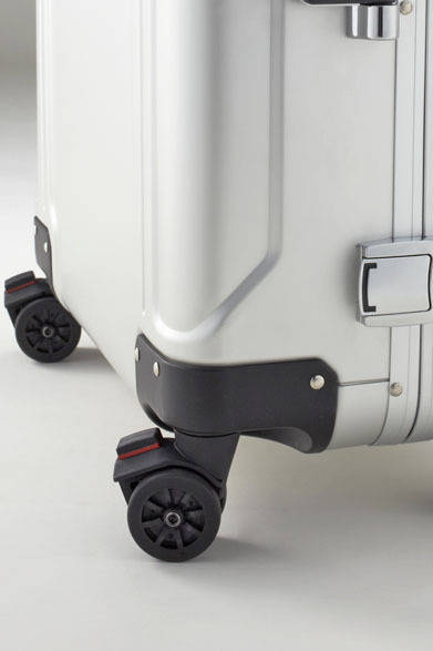 <strong>ZERO HALLIBURTON｜ゼロハリバートン</strong>　新デザインモデル「ZR-Geo（ジオ）」 ストッパー機能付き双輪キャスター