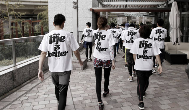 <strong>Run for Children Tohoku in adidas RUNBASE 2013</strong>　心身ともに準備が整ったところで、いよいよ皇居ランへ出発