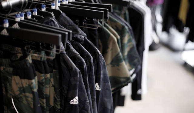 <strong>Run for Children Tohoku in adidas RUNBASE 2013</strong>　ビジターは700円でロッカーとシャワーを使用できるほか、ウェアも一点300円からレンタルすることができる