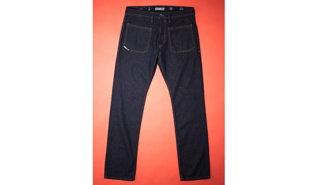 <strong> DIESEL｜ディーゼル 南アフリカの3人組とデニムコレクション</strong> オーソドックスなストレートシルエット。パッチポケットが特徴的だ。デニムパンツ3万6750円（ディーゼル＋イードゥン／ディーゼル ジャパン）
