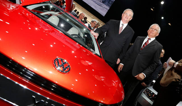 ジュネーブモーターショーの前日に開催された、フォルクスワーゲン グループ ナイトにおける「XL1」発表のようす