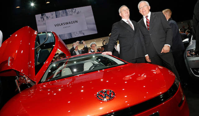 ジュネーブモーターショーの前日に開催された、フォルクスワーゲン グループ ナイトにおける「XL1」発表のようす
