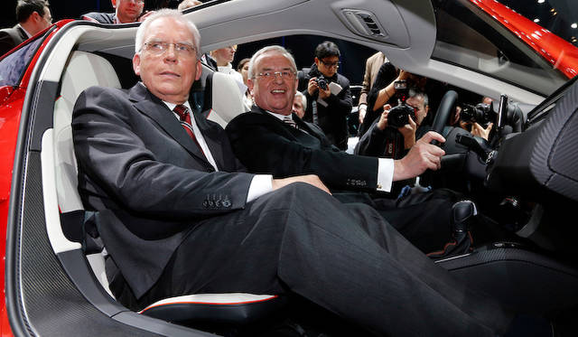 ジュネーブモーターショーの前日に開催された、フォルクスワーゲン グループ ナイトにおける「XL1」発表のようす